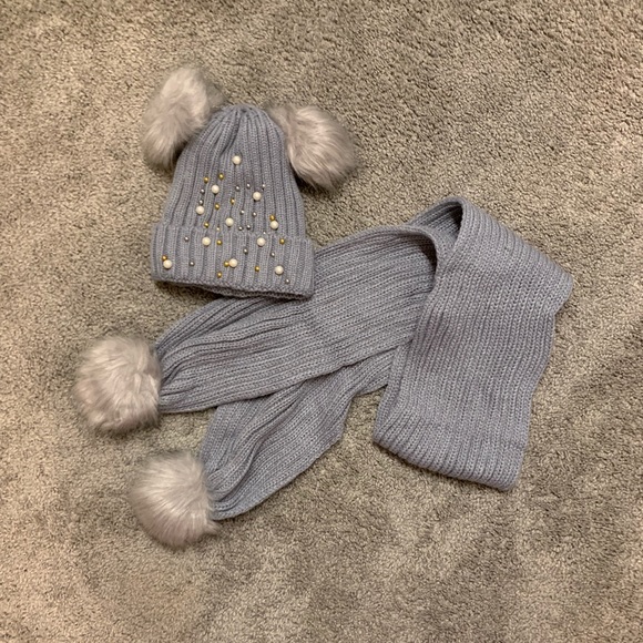 NWT White Fur lined Pom Pom Beanie w/ Scarf Set - Picture 3 of 5